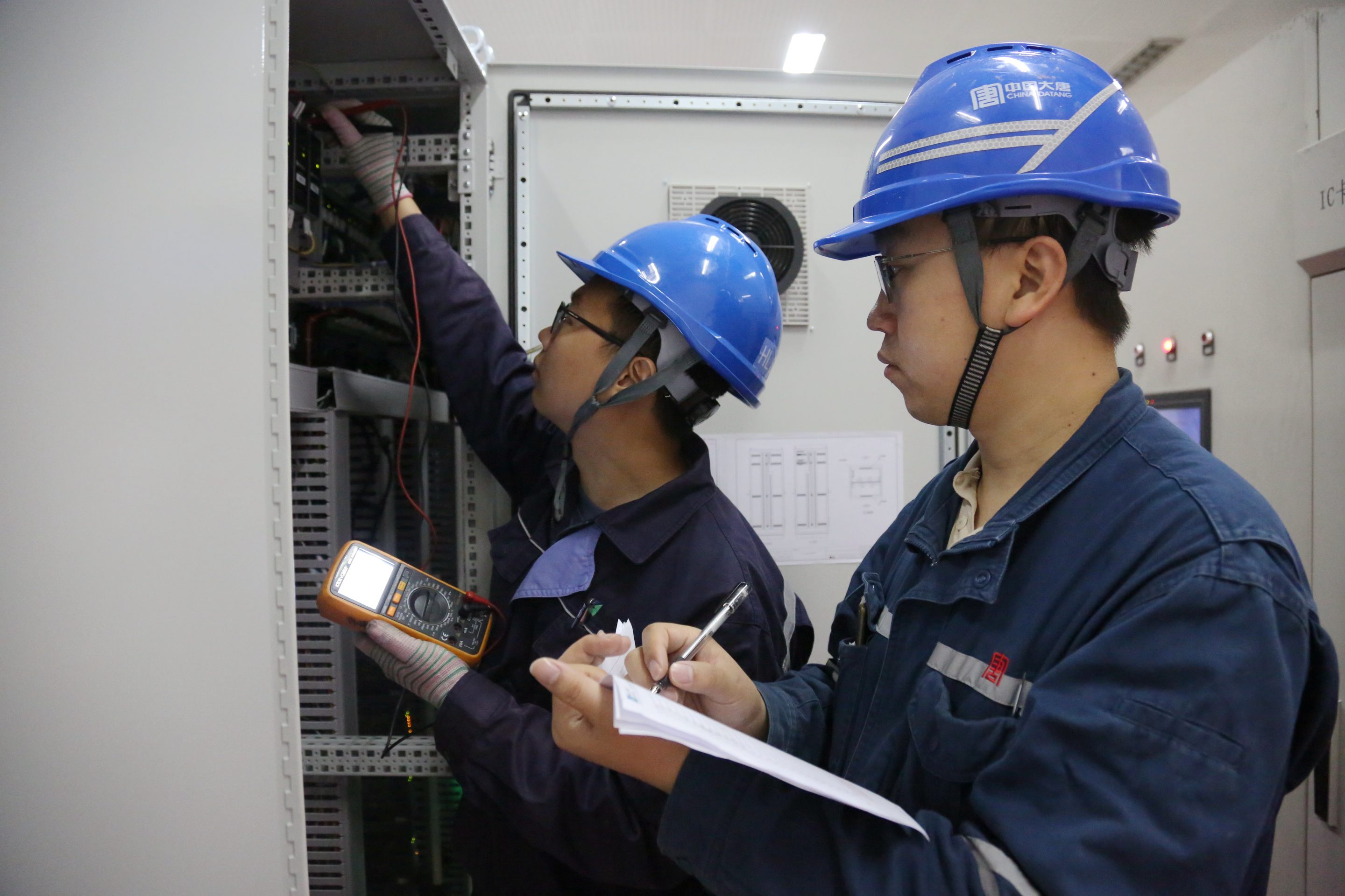 3在機柜上電前檢查，檢查電源線路和接地電阻.jpg